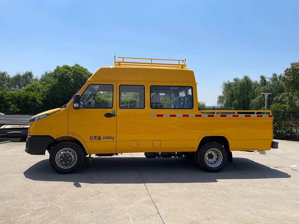 Iveco Daily 9 Seats Engineering Vehicle (6)