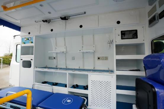 Ambulancia Iveco Daily de batalla larga - Imagen 10