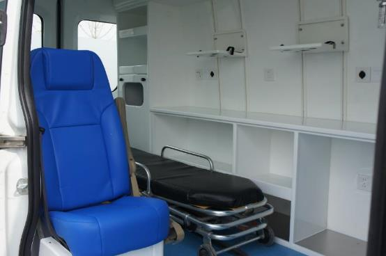 Ambulancia Iveco Daily de batalla larga - Imagen 11