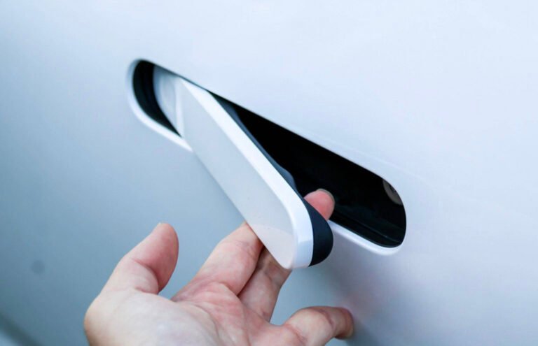 China's New Auto Safety Standard Bans Hidden Door Handles