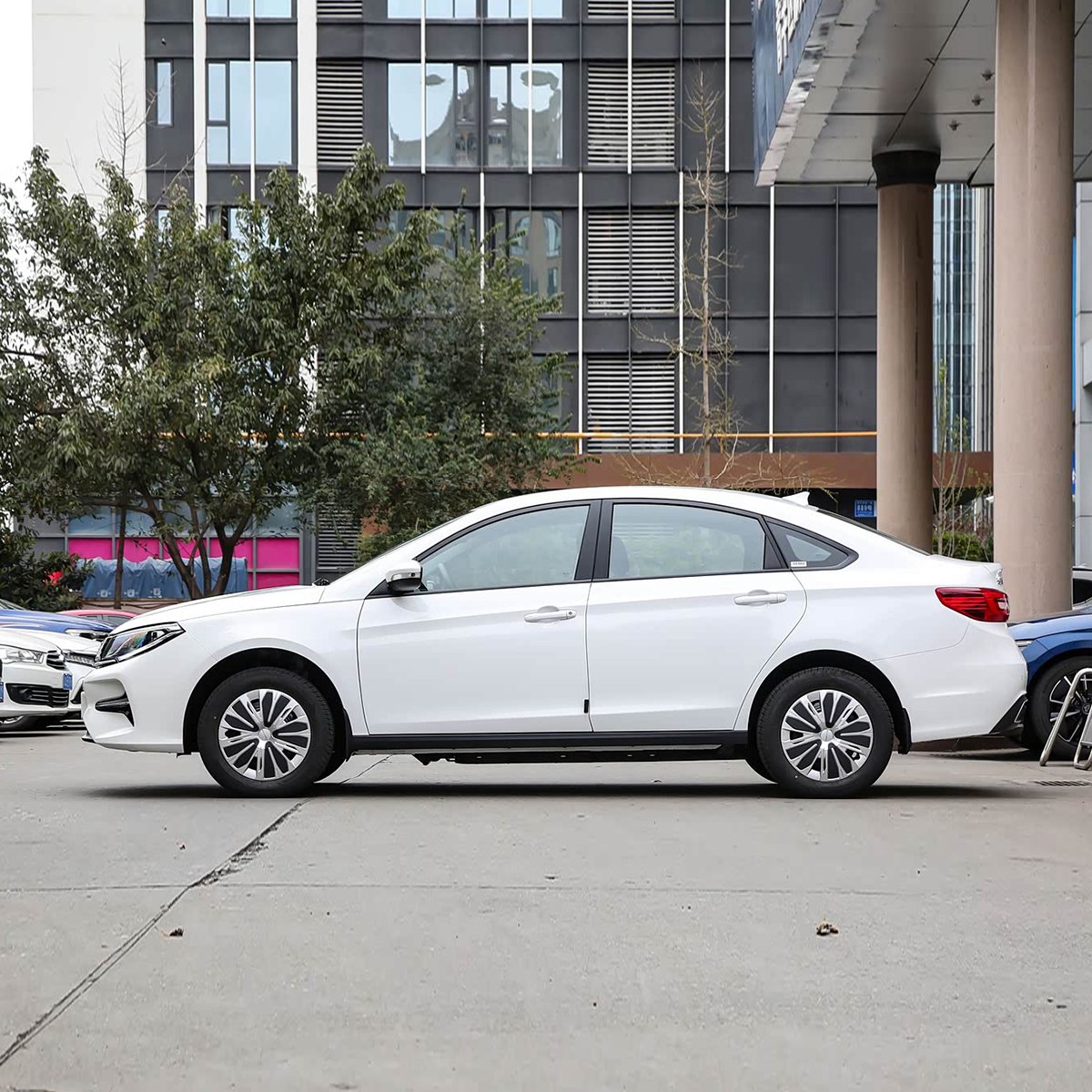 Dongfeng Forthing S60 EV - Image 9