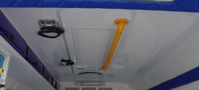 Iveco Emergency Ambulance Trcuk details (7)