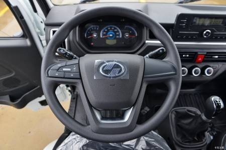 Yuejin Light Truck S80 details (14)