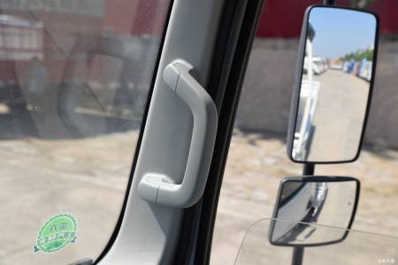 Yuejin Light Truck C300 details (6)