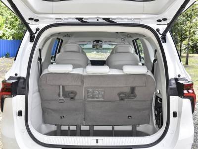 Dongfeng Forthing V9 details (10)