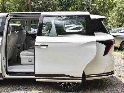 Dongfeng Forthing V9 details (16)