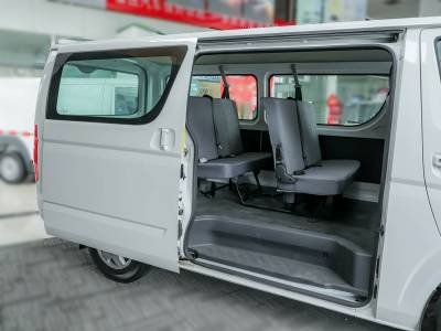 FOTON VIEW C2 mini van bus details (12)