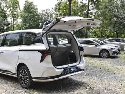 Dongfeng Forthing V9 details (15)