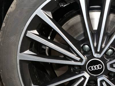 Audi A6L e-tron details (1)