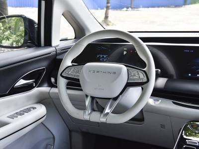 Dongfeng Forthing V9 details (8)