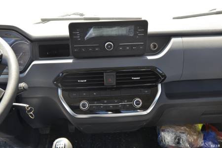 Yuejin Light Truck C300 details (9)