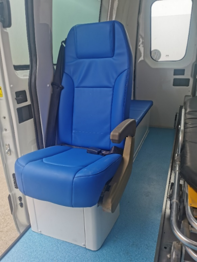 Iveco Emergency Ambulance Trcuk details (6)